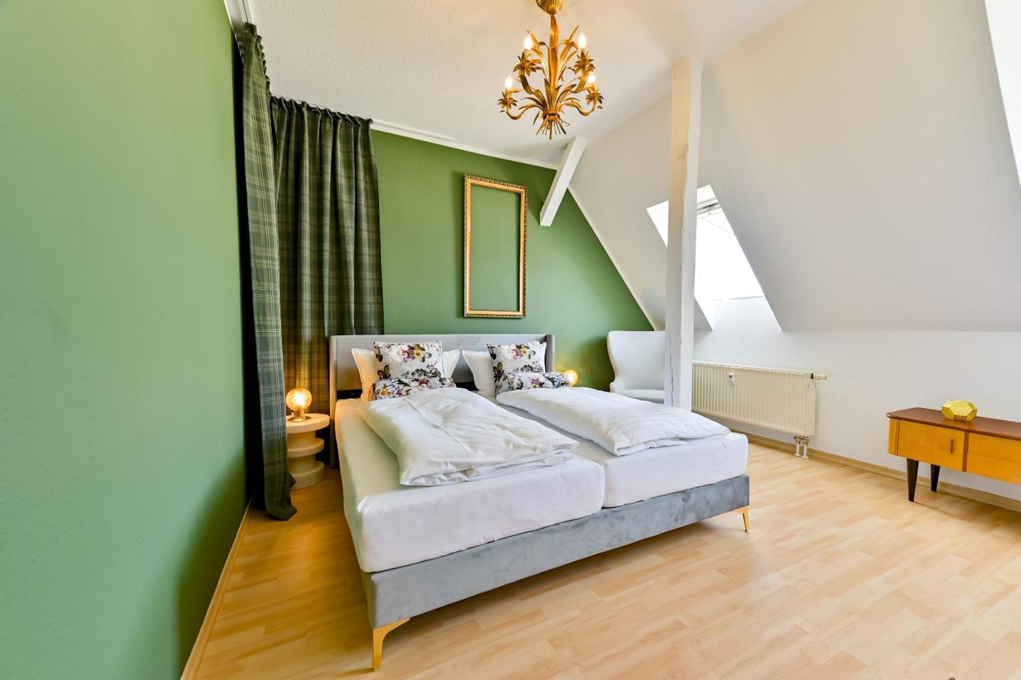 Premium Quartier Clara , Karl Und Fritz Auf Dem Kassberg Mit Eigenem Stellplatz Apartment Chemnitz Luaran gambar